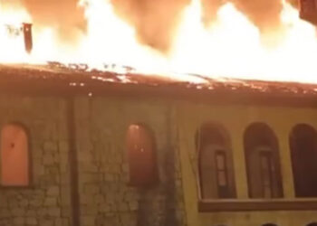 Eski il halk kütüphanesi binasında çıkan yangın, söndürüldü