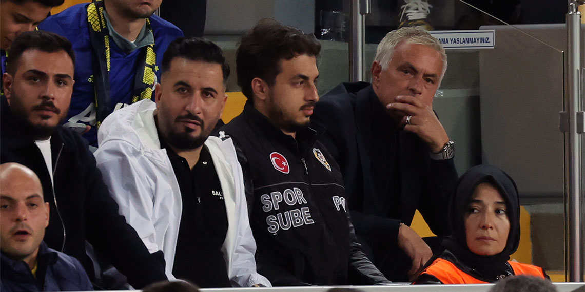 Fenerbahçe Teknik Direktörü Jose Mourinho, “Sanırım yapabileceğim en iyi şey Fenerbahçe’den ayrıldıktan sonra UEFA turnuvalarında yer almayan bir kulübe gitmek. Ben maçı konuşmak istiyorum. Bizden üst seviye olan takıma karşı harika oynadık'' dedi.