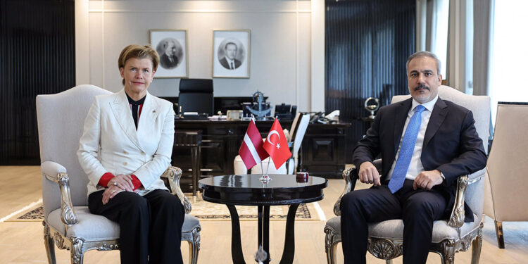 FETÖ ile mücadelemizi kararlılıkla sürdüreceğiz