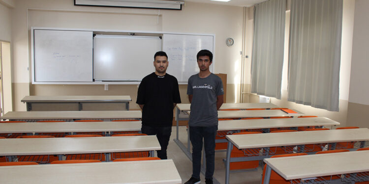 Fen Bilgisi Öğretmenliği bölümünde, 2 öğrenci eğitim görüyor