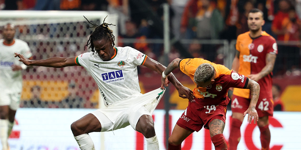 Galatasaray Teknik Direktörü Okan Buruk, "Galatasaray gibi başladık, oynadık, kazandık. 1-0’ı yakaladık. İkiyi bulabilirdik. Rakibimize çok fazla pozisyon vermedik" dedi.