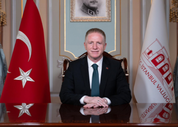 Gazi Mustafa Kemal Atatürk ve silah arkadaşlarını şükranla yad ediyorum