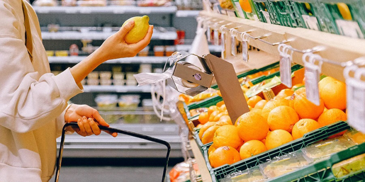 Güven endeksi hizmet ve perakende ticarette arttı
