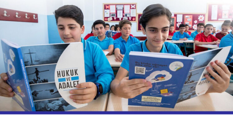 Hukuk ve adalet dersini 1 milyon öğrenci seçti