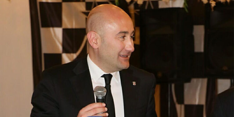 Hüseyin Yücel İzmir'de Beşiktaşlılarla bir araya geldi