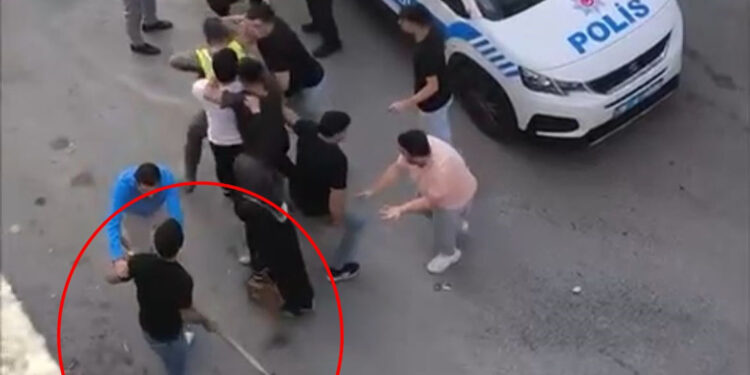 Bursa'da husumetlilerin kürekli yumruklu kavgası