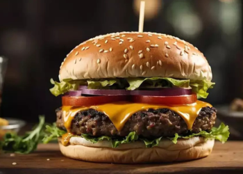 Hamburgerlerde ortaya çıkan koli basilinin sebebi soğan olabilir