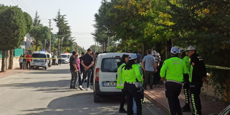 Sinir krizi geçirdi; eve gelen polis memurunu bıçakladı
