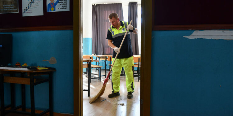 48 okulun 1212 dersliği temizlendi