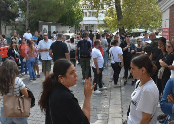 İlkokulda taciz iddiası; veliler okul önünde toplandı