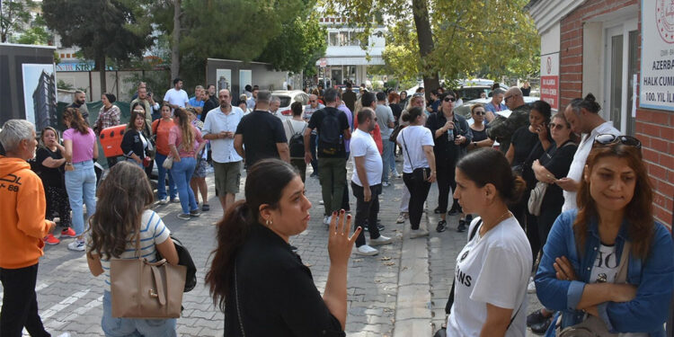 İlkokulda taciz iddiası; veliler okul önünde toplandı