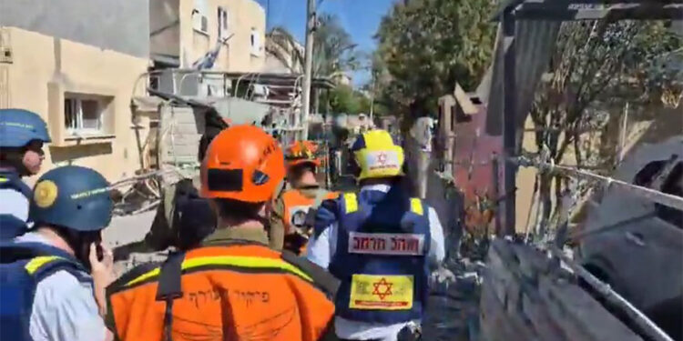 İsrail’in kuzeyine 135 roket fırlatıldı