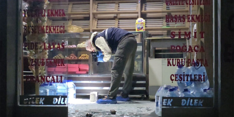 Ataşehir'de iki grup arasında silahlı kavga: 4 yaralı