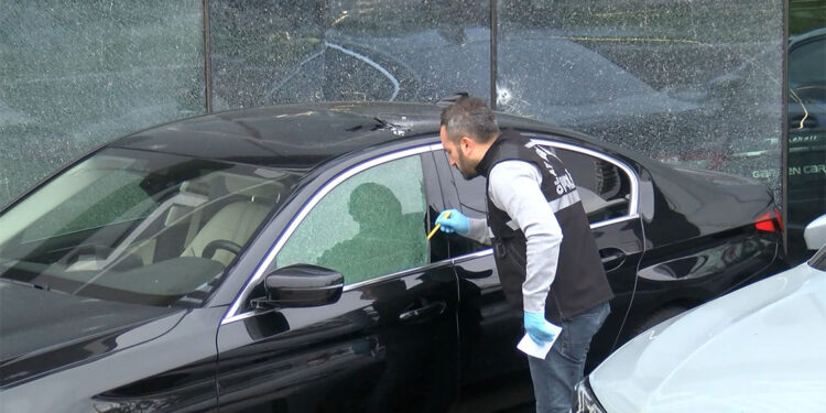 Ataşehir'de oto galeriye silahlı saldırı