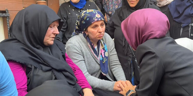 Bakan Göktaş'tan Ayşenur ve İkbal'in ailelerine ziyaret