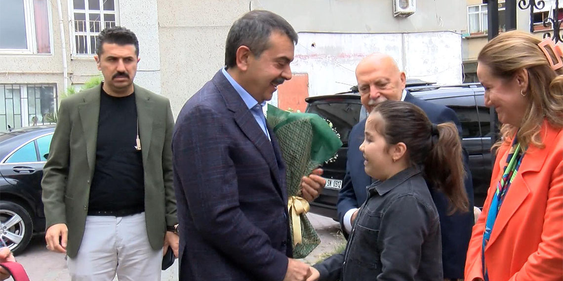 Avrasya Bir Vakfı Cumartesi Konferansı'nda konuşan Milli Eğitim Bakanı Yusuf Tekin, "Türkiye Yüzyıl Maarif Modeli'nin temelinde hedefimiz iyi insan yetiştirmek" dedi.