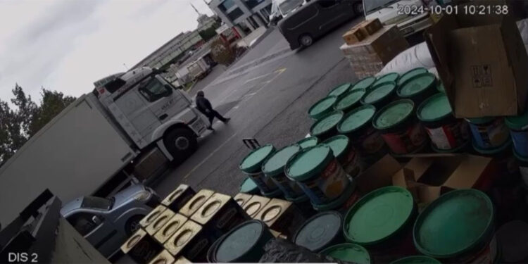 Bayrampaşa'da yolun karşısına geçmeye çalışırken öldü