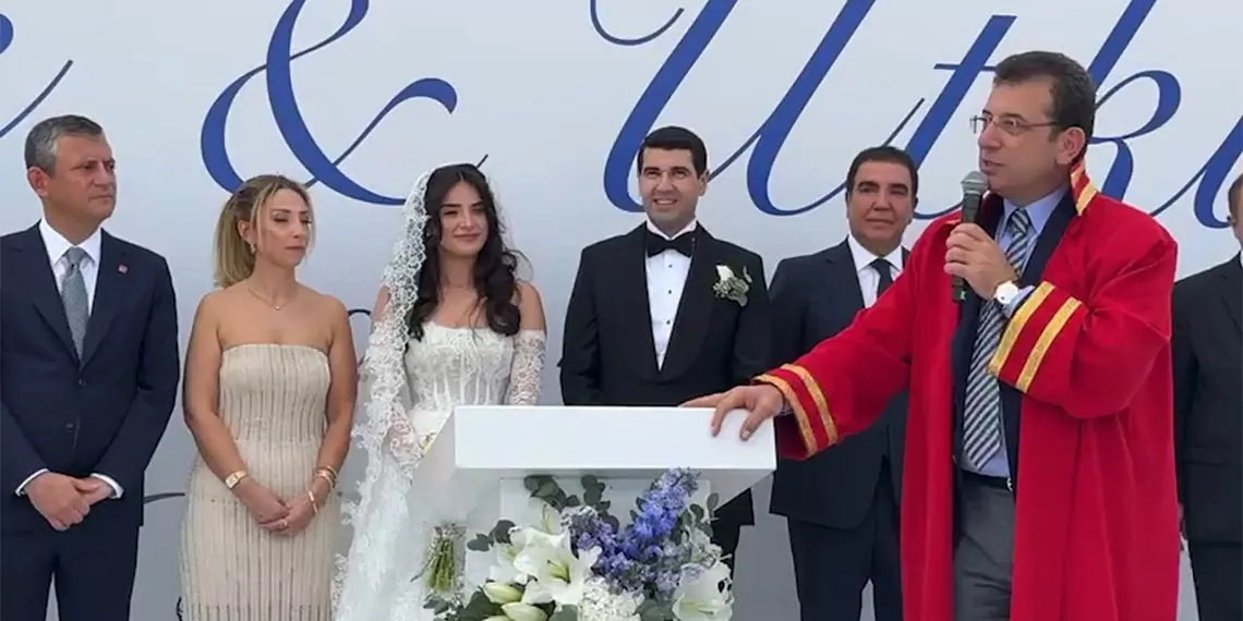 Chp genel başkanı özgür özel nikah şahitliği yaptı. Özel, avcılar belediye başkanı utku caner çaykara ve ünsal matkap'ın nikah törenine katıldı.