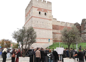 Ayşegül Halil ve İkbal Uzuner için Edirnekapı Surlarında 'Saygı nöbeti'