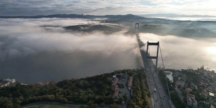 İstanbul boğazında sis etkili oldu; vapur seferleri iptal edildi