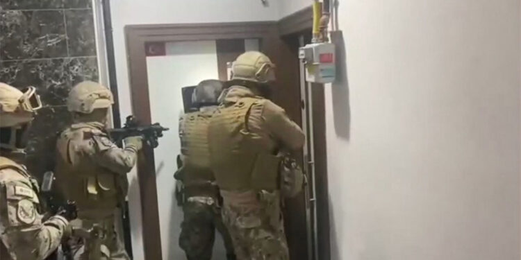 İstanbul'da kooperatif dolandırıcılarına operasyon