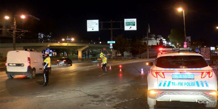 İstanbul'da bazı yollar trafiğe kapatıldı