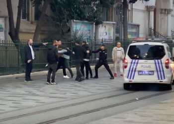İstiklal Caddesi'ndeki kavgaya polisten anlık müdahale