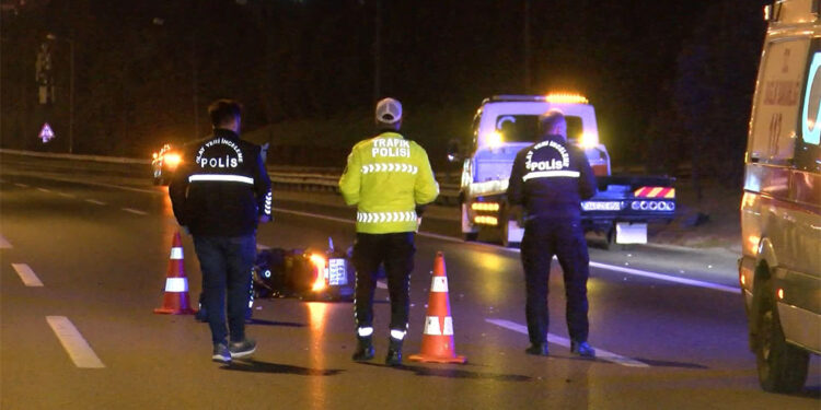 Kağıthane TEM Otoyolu'nda motosiklet kazası: 2 ölü