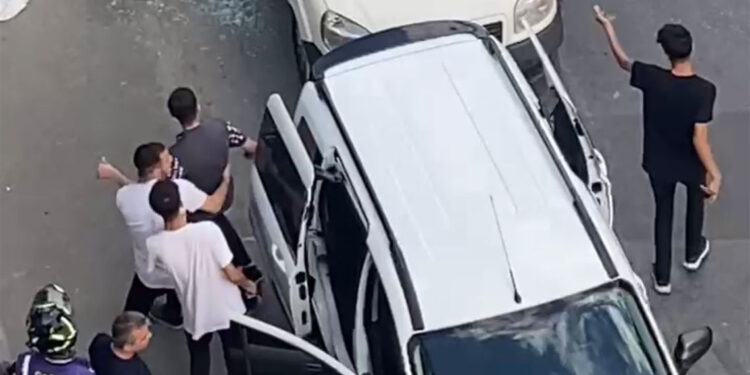 Kağıthane’de çekiçli ve sopalı saldırı