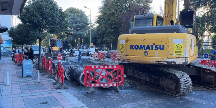 Kepçe isale borusunu patlattı