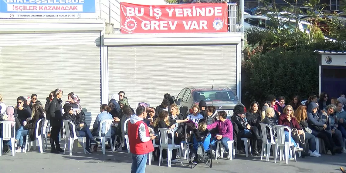 Kartal belediyesi işçileri, toplu iş sözleşmesi görüşmelerinin sonuçsuz kalması üzerine grev kararı aldı.