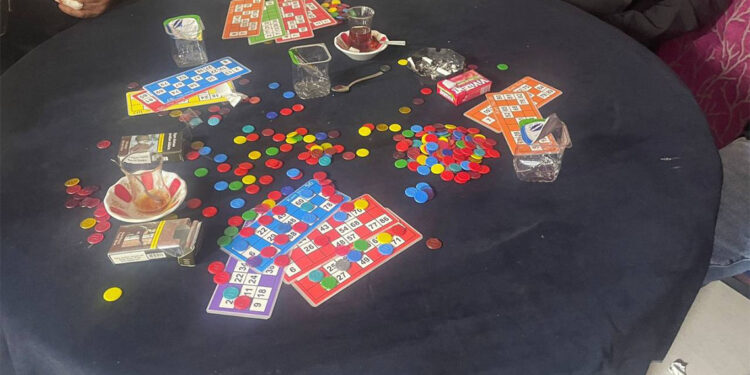 Küçükçekmece'de kumar oynatılan iş yerine baskın