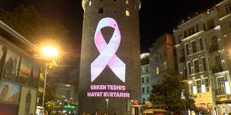 Galata Kulesi'ne pembe kurdele yansıtıldı