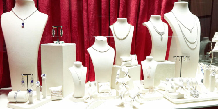 Mücevher Fuarı'ndaki altın elbise 11,5 milyona satıldı