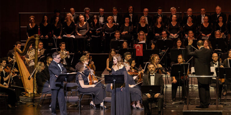 Özsoy operası sanatseverlerle buluştu