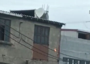 Sultangazi'de elektrik kabloları kısa devre yaptı
