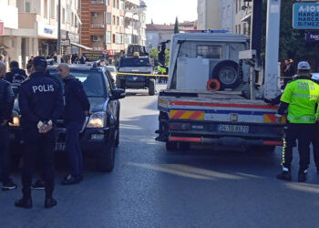 Üsküdar'da polise çekiçli saldırı: 1'i polis 3 yaralı