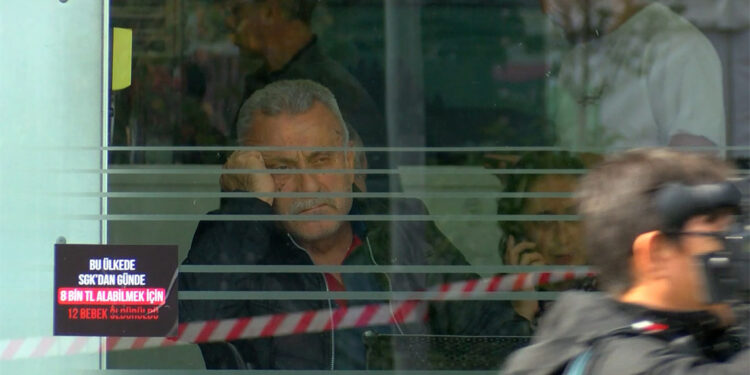 Kapatılan hastanelerdeki hastaların nakilleri devam ediyor