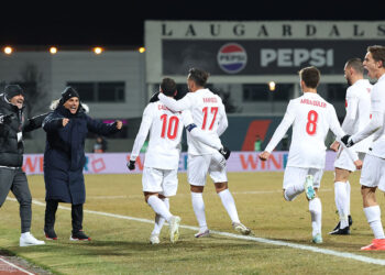 Muazzam bir performans gösteren futbolcularımla gurur duyuyorum