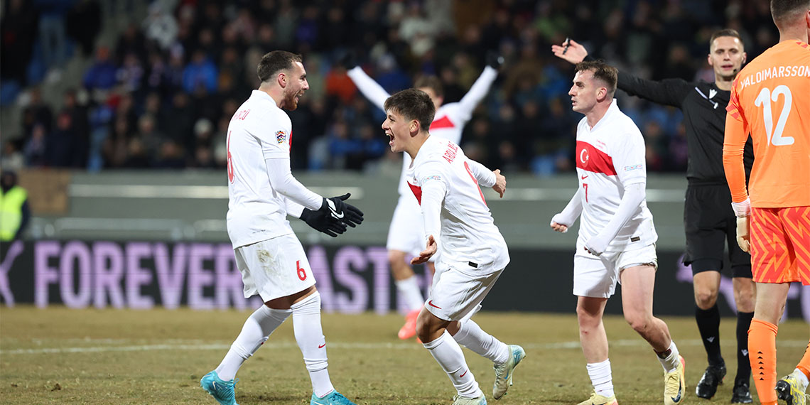 A Milli Futbol Takımı kaptanı Hakan Çalhanoğlu, “Uzun yıllar sonra burada ilk galibiyetimizi aldık. Çok mutluyuz. Zor şartlarda oynadık. Zemin çok kötüydü. Sahada bazı yerler çok kaygandı. 90 dakika gerçekten çok iyi mücadele ettik. Karakterimizi ortaya koyduk. İzlanda zor bir rakip. Çok fiziksel, güçlü bir takım ama buna rağmen biz onlara karşılık gösterdik, mutluyum” dedi.