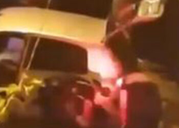 Polis, kaçan otomobili lastiklerine ateş açarak durdurdu
