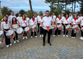 İlçe halkı bir araya gelip 29 Ekim için bando takımı kurdu
