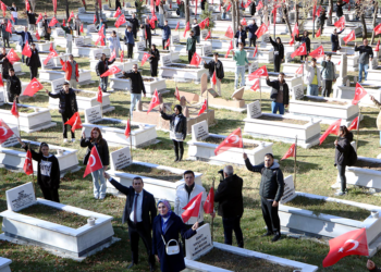 İlk ders şehitlikte