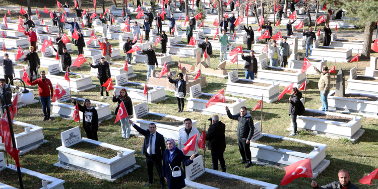 İlk ders şehitlikte