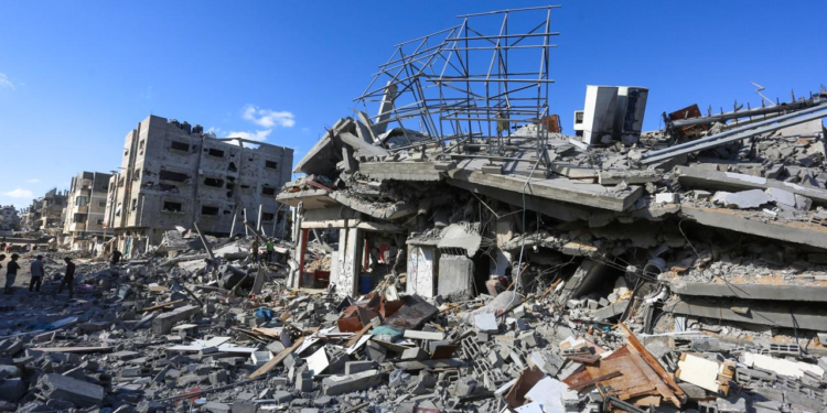 İsrail, Gazze'de sivillerin sığındığı okulu vurdu: 17 kişi öldü