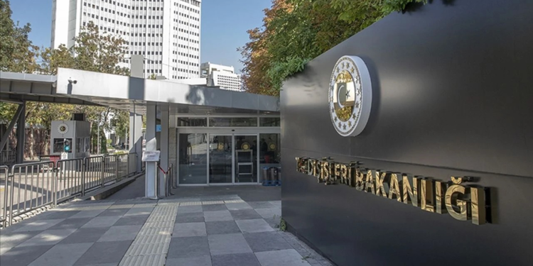 İsrail Parlamentosu, uluslararası hukuku açıkça ihlal etmektedir