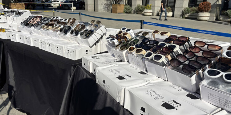 İstanbul'da 355 milyon lira değerinde kaçak güneş gözlüğü ele geçirildi