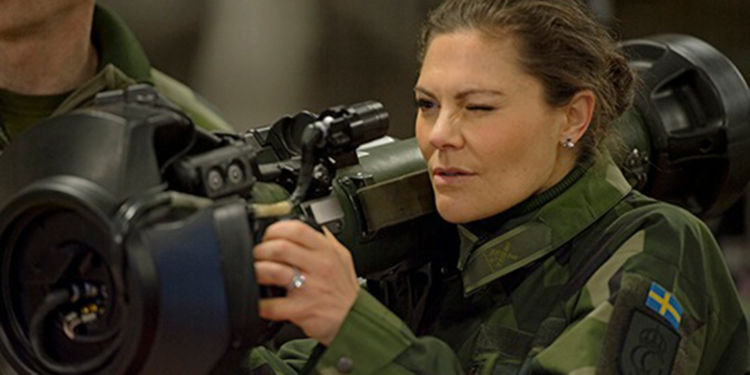 İsveç prensesine 'kraliçe eğitimi'