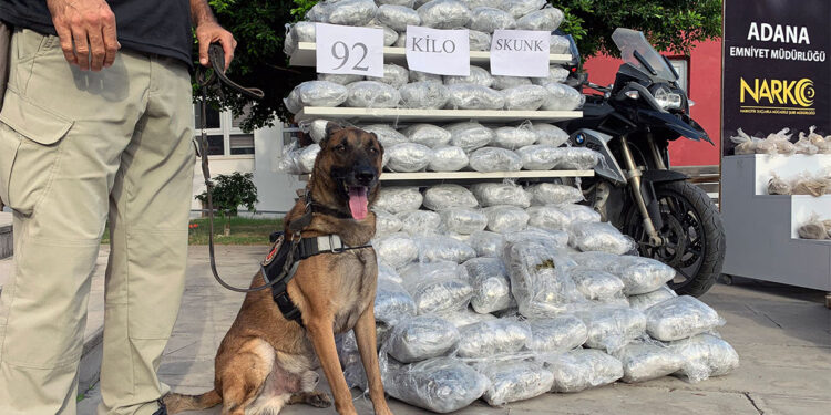 Kamyonetin kasasında 105 kilo 800 gram eroin ele geçirildi