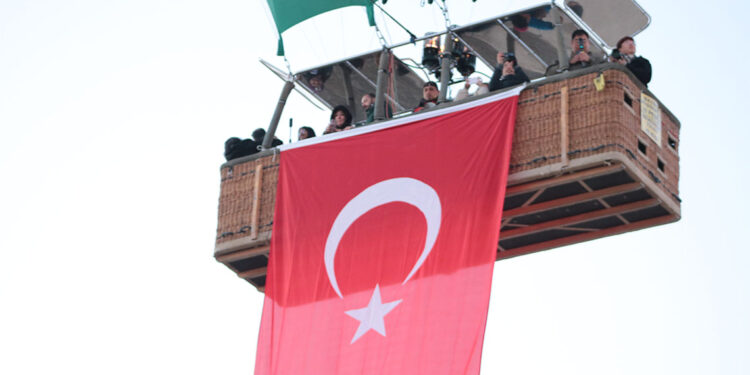 Kapadokya'da balonlar Cumhuriyet Bayramı için havalandı